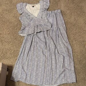 Universal Thread Blue and White Grid Wrap Top